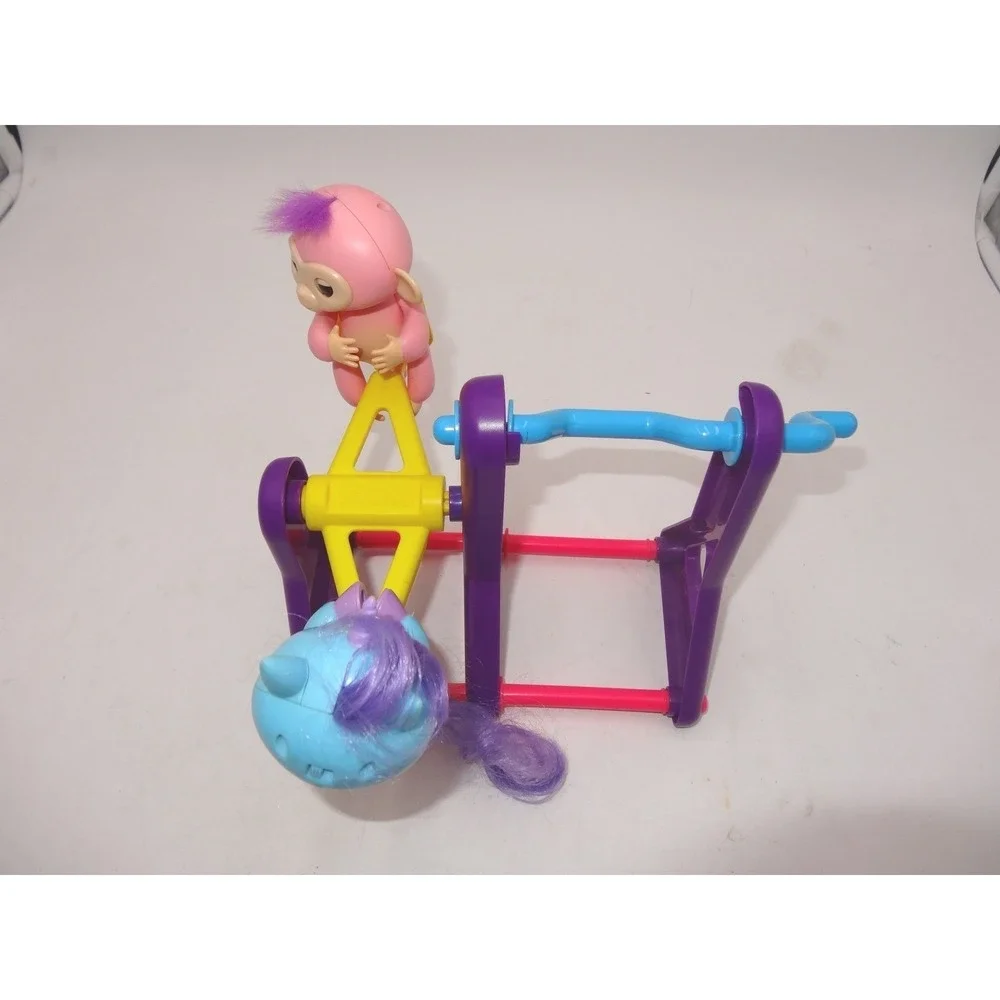 Fingerlings Teeter Totter Playset with‎ Callie Monkey and Coral Unicorn WowWee